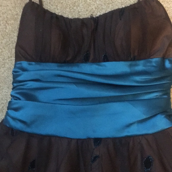 Brown with teal flower accents and cummerbund - Picture 3 of 5